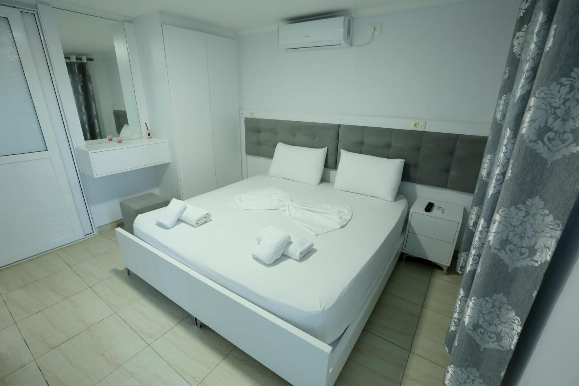 Villa Kevin'S Sarande Ngoại thất bức ảnh