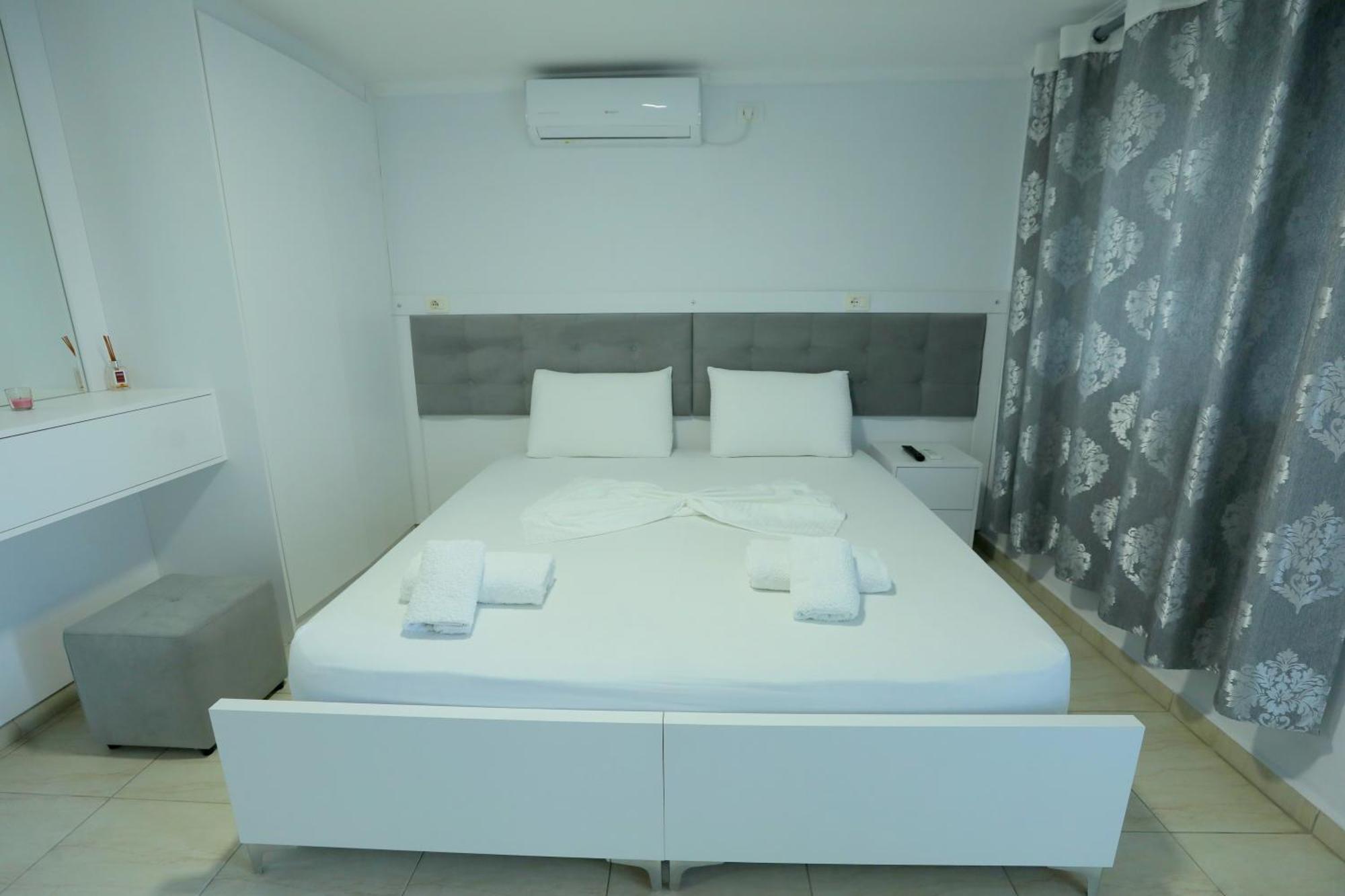 Villa Kevin'S Sarande Ngoại thất bức ảnh