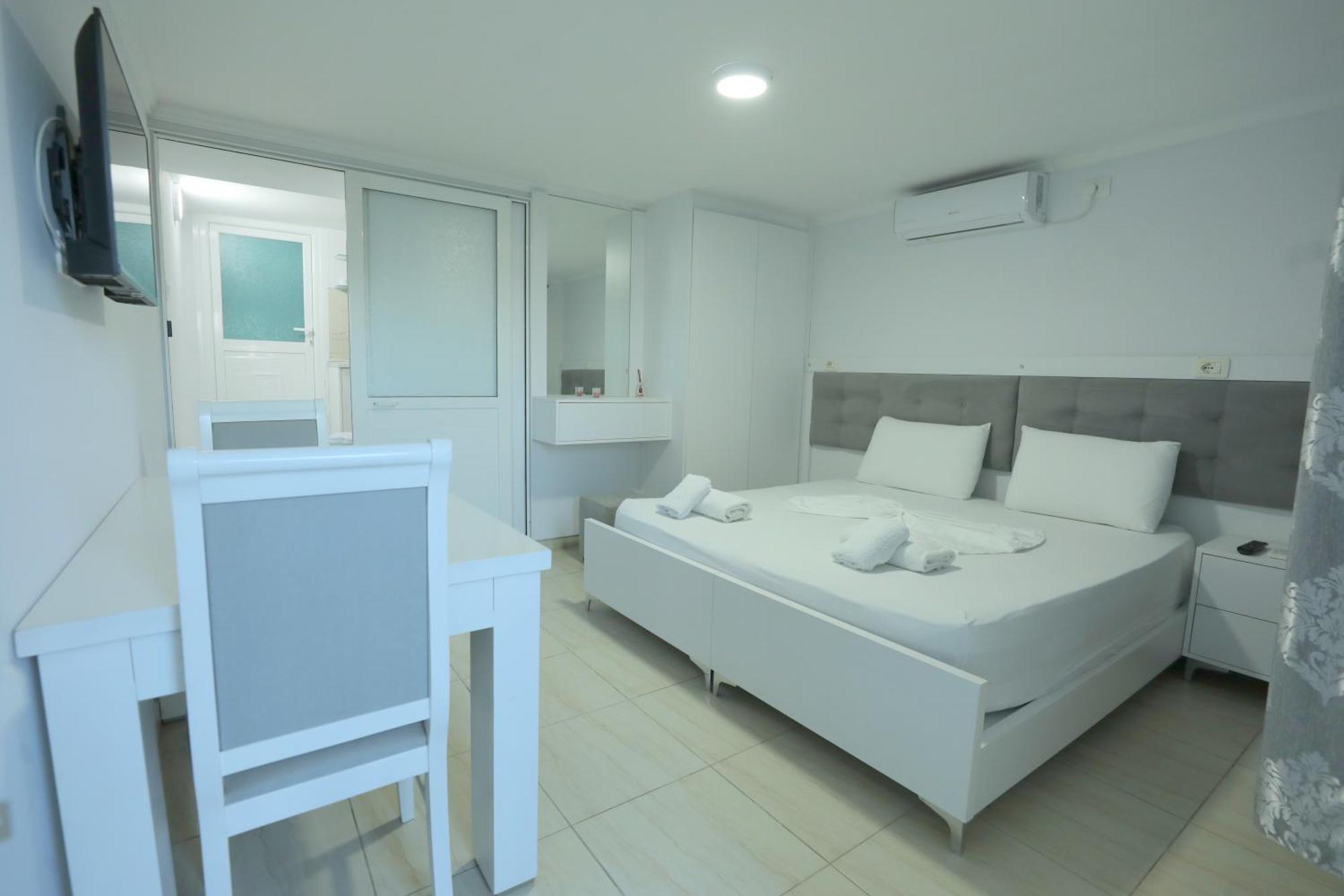 Villa Kevin'S Sarande Ngoại thất bức ảnh