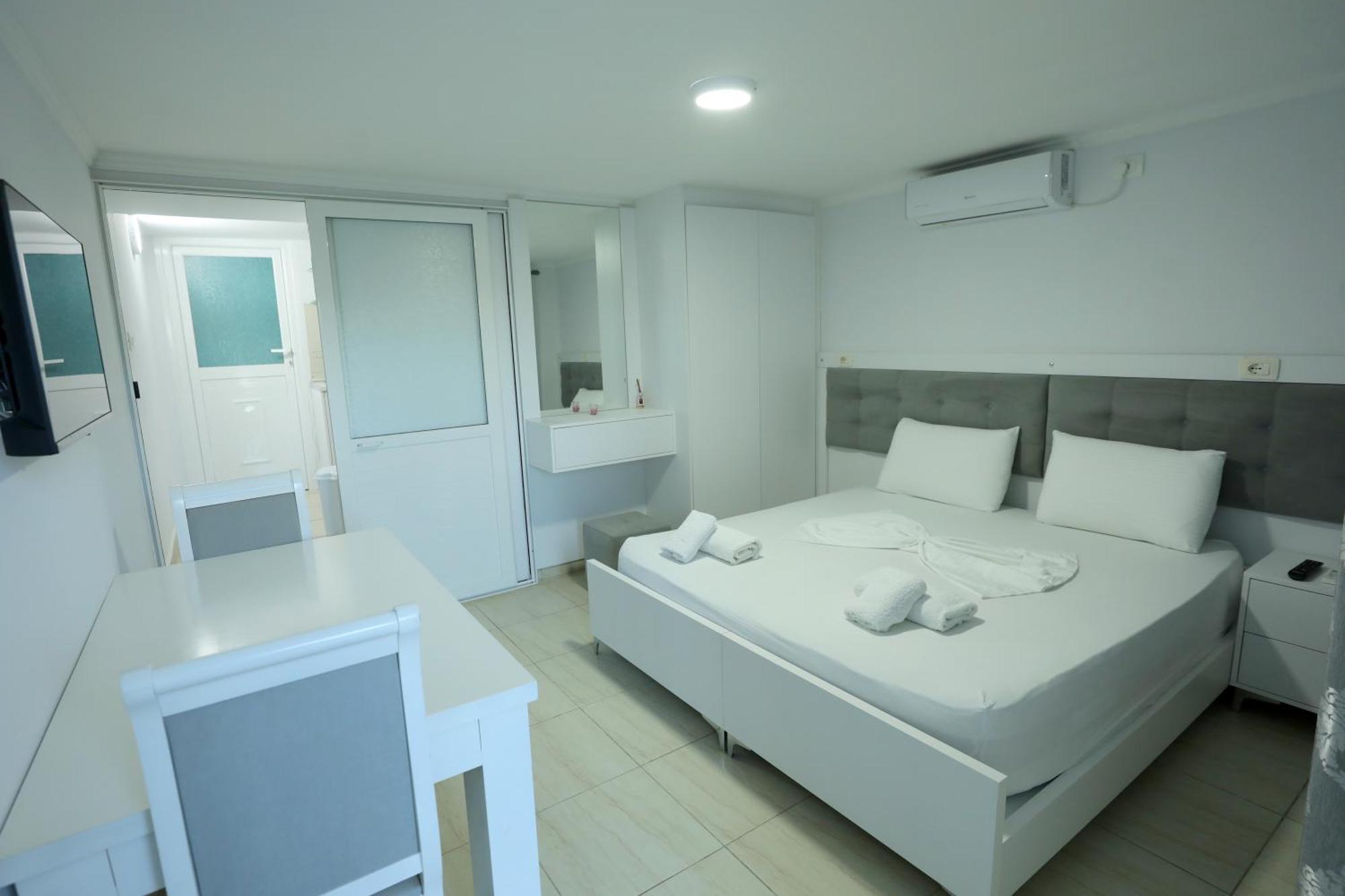 Villa Kevin'S Sarande Ngoại thất bức ảnh