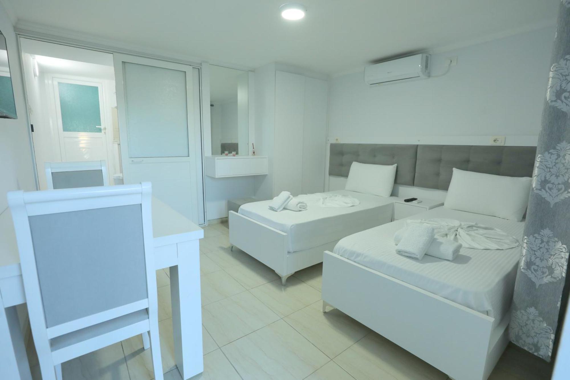 Villa Kevin'S Sarande Ngoại thất bức ảnh