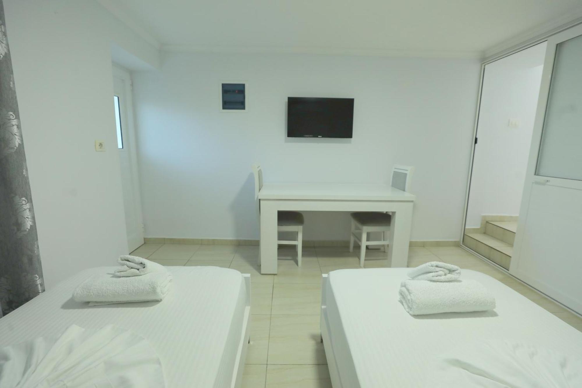 Villa Kevin'S Sarande Ngoại thất bức ảnh