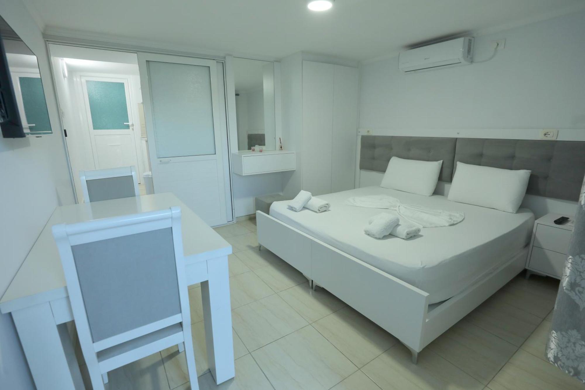 Villa Kevin'S Sarande Ngoại thất bức ảnh