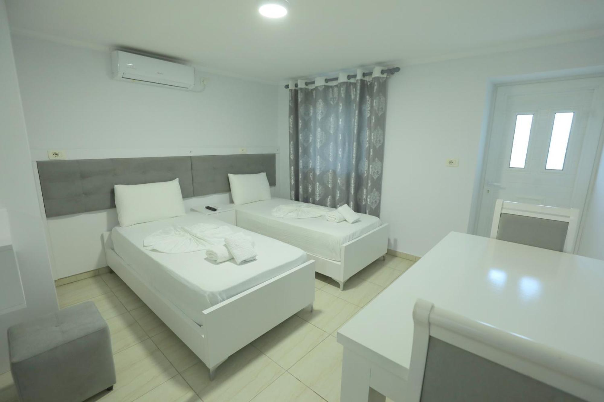 Villa Kevin'S Sarande Ngoại thất bức ảnh