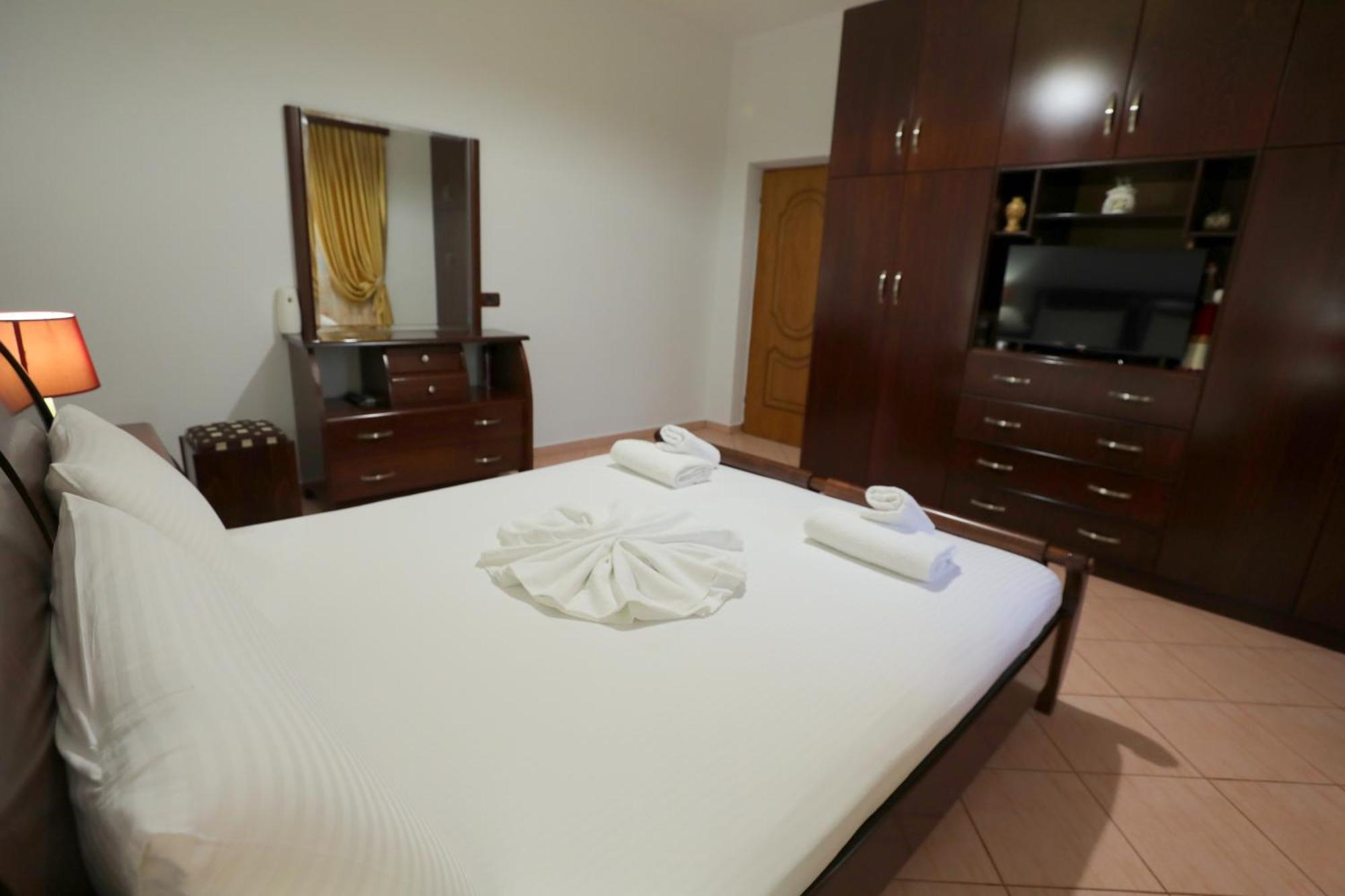 Villa Kevin'S Sarande Ngoại thất bức ảnh